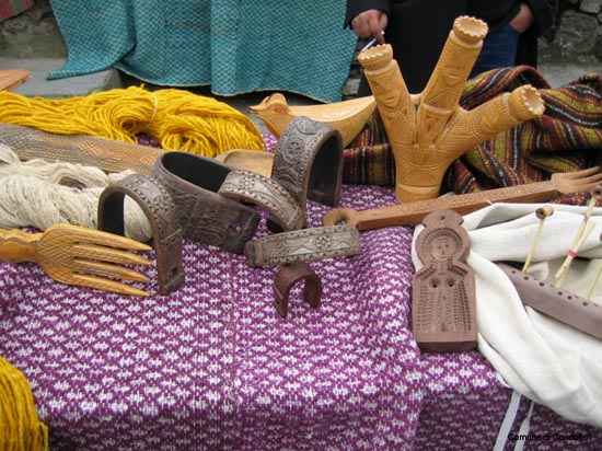 Artigianato Musulupe e collari in legno